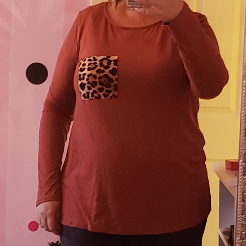 Rust Color Top, Leopard pocket - Picture 4 of 4